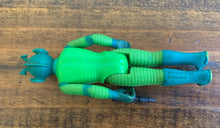 Load image into Gallery viewer, Vintage 1978 Star Wars Greedo Green Action Figure with Blaster