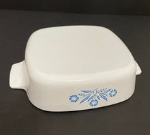 Load image into Gallery viewer, Vintage Pyrex Corningware “Blue Cornflower” 1 L Pan with Lid