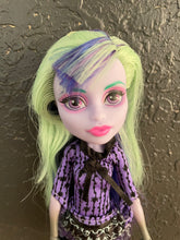 Load image into Gallery viewer, Mattel Monster High 13 Wishes Twyla Doll