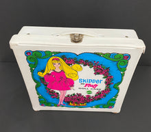 Load image into Gallery viewer, Vintage 1970 Skipper and Fluff Doll Case
