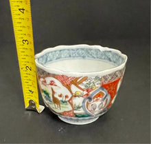 Load image into Gallery viewer, Antique Polychrome Japanese Porcelain Dinner Plate Set