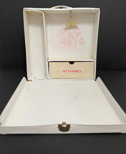 Load image into Gallery viewer, Vintage 1970 Skipper and Fluff Doll Case
