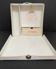 Load image into Gallery viewer, Vintage 1970 Skipper and Fluff Doll Case