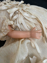 Load image into Gallery viewer, Antique 1940s Suzanne Effanbee Doll with Travel Case & Clothing