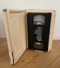 Load image into Gallery viewer, Vintage Walt Disney Black Diamond 1992 “Aladdin” VHS