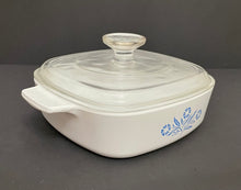 Load image into Gallery viewer, Vintage Pyrex Corningware “Blue Cornflower” 1 L Pan with Lid