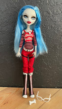 Load image into Gallery viewer, Mattel Monster High Ghoulia Yelps First Wave Doll
