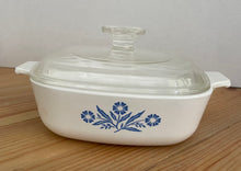 Load image into Gallery viewer, Vintage Pyrex Corningware “Blue Cornflower” 1 QT pan with Lid P-1- B
