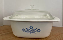 Load image into Gallery viewer, Vintage Pyrex Corningware “Blue Cornflower” 4 QT Dutch Oven with Lid

