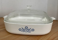 Load image into Gallery viewer, Vintage Pyrex Corningware “Blue Cornflower” 10” P-10-B with Lid
