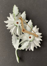 Load image into Gallery viewer, Vintage White Flower Brooch
