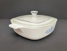 Load image into Gallery viewer, Vintage Pyrex Corningware “Blue Cornflower” 1 QT pan with Lid
