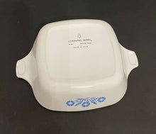 Load image into Gallery viewer, Vintage Pyrex Corningware “Blue Cornflower” Petite Pan
