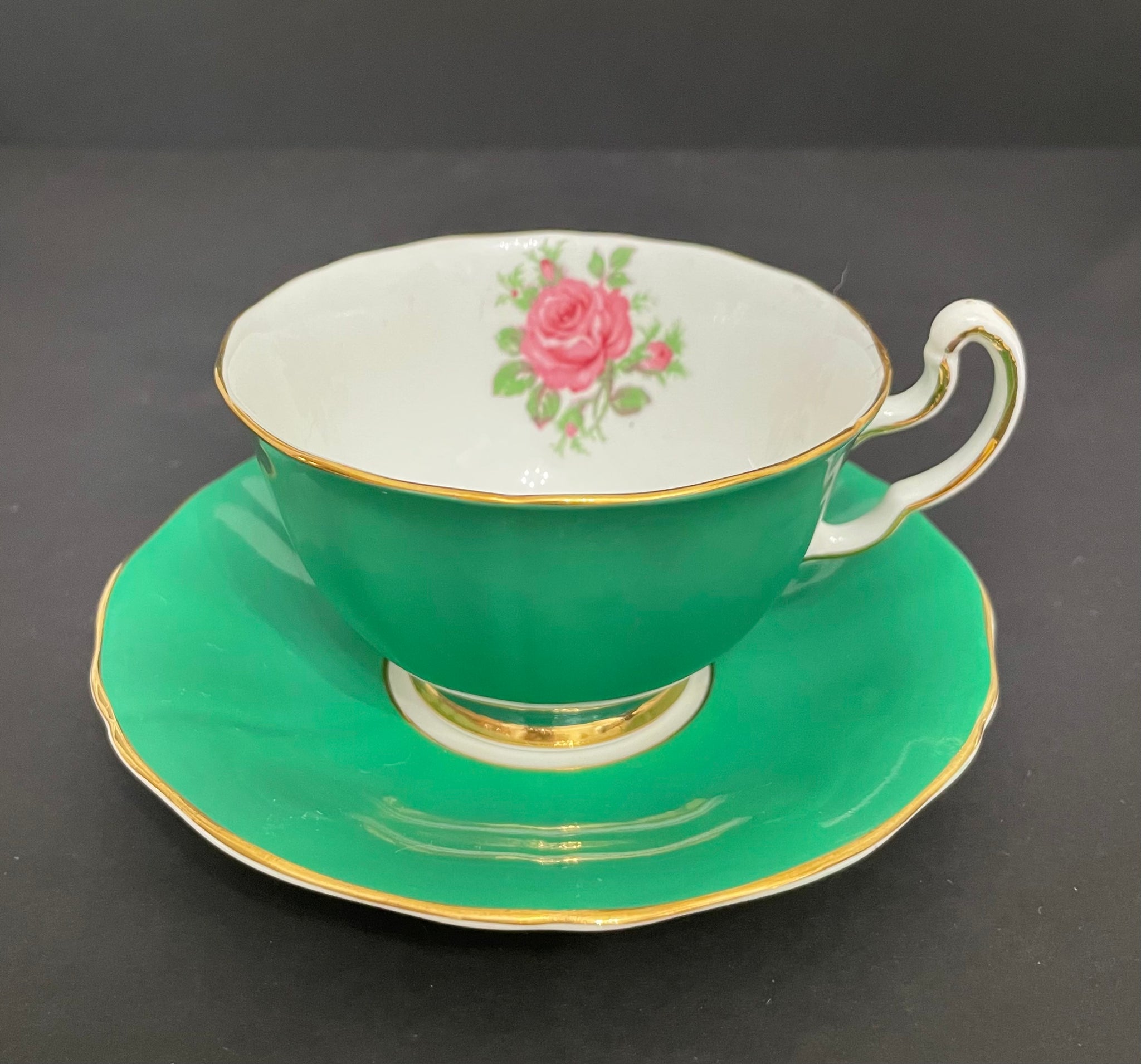 Adderley BONE CHINA ティーカップ・皿セット　ヴィンテージ Adderley BONE CHINA ティーカップ・皿セット ヴィンテージ