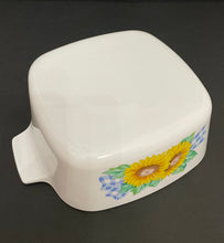 Load image into Gallery viewer, Vintage Pyrex Corningware “Sunsations” 1.5L pan with Lid
