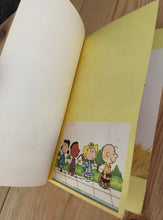 Load image into Gallery viewer, 1974 “A Charlie Brown Thanksgiving” Vintage Paperback Book
