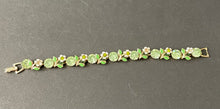 Load image into Gallery viewer, Vintage Weiss Green Stone Enamel Daisy Bracelet
