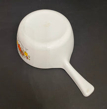 Load image into Gallery viewer, Vintage Pyrex Corningware “Spice of Life” 1.5 pint Saucepan with Lid
