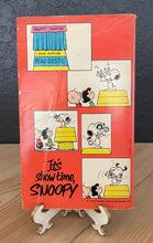 Load image into Gallery viewer, 1975 “It’s Showtime, Snoopy” Vintage Paperback Book
